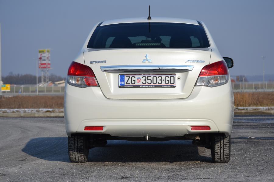  Mitsubishi Attrage 2015 года  (WW) (фото 8 из 19)